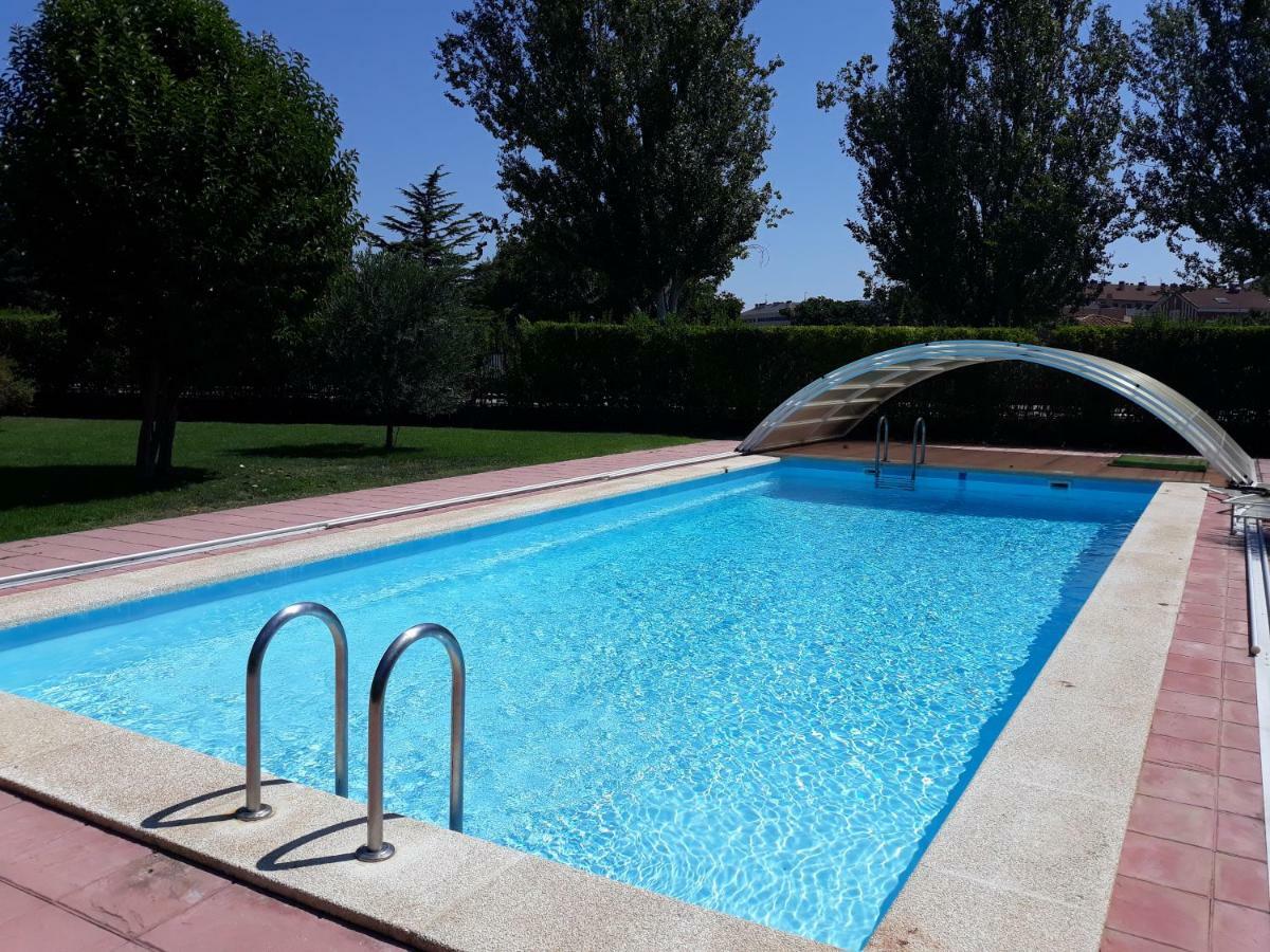 Preciosa Casa Independiente Con Piscina Cubierta Y Gran Jardin Privados Ferienhaus